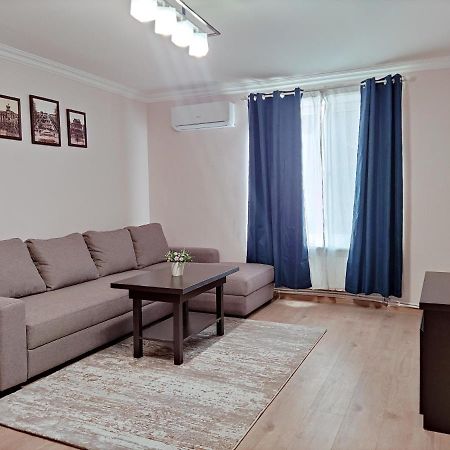 Renovated 1 Bedroom With King Size Bed In Kentron Jerevan Eksteriør billede